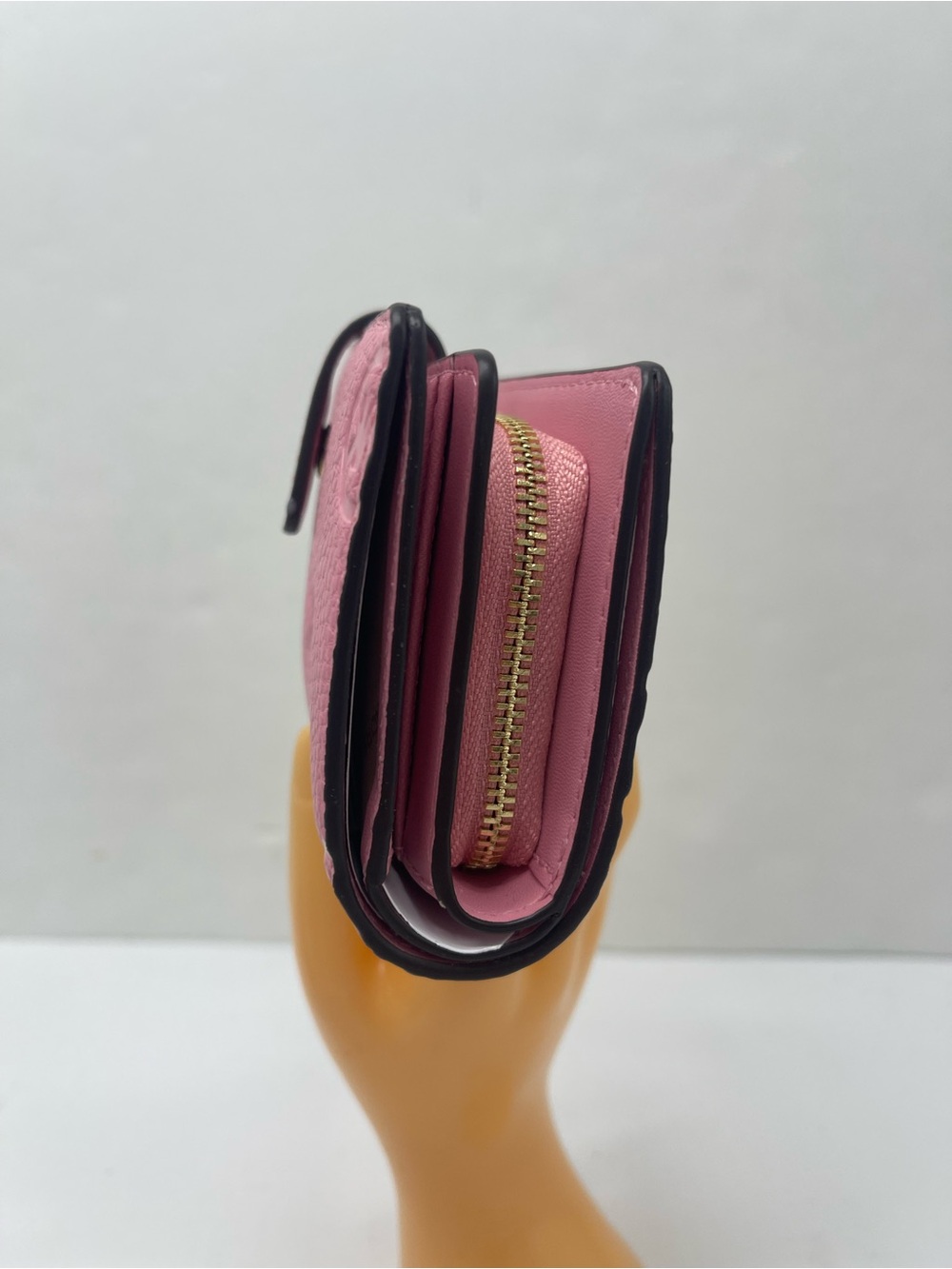 MICHAEL KORS Jet Set Travel Md Zip CoinLogo Debossed Bifold Wallet
Carnation
NWT - Picture 5 of 16